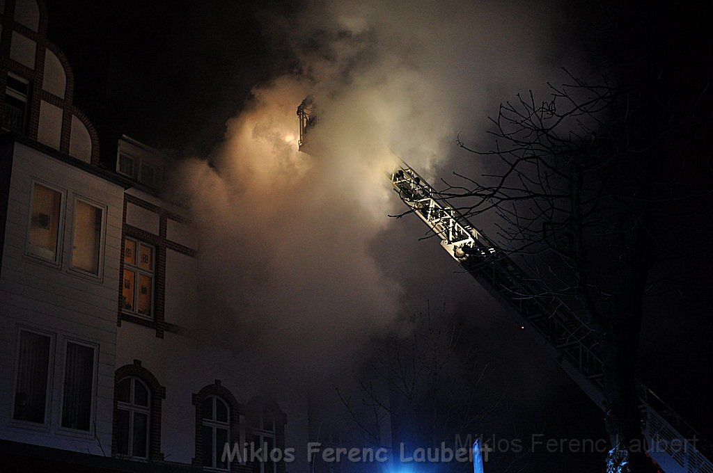 Feuer 3 Dachstuhlbrand Koeln Muelheim Gluecksburgstr P005.JPG
